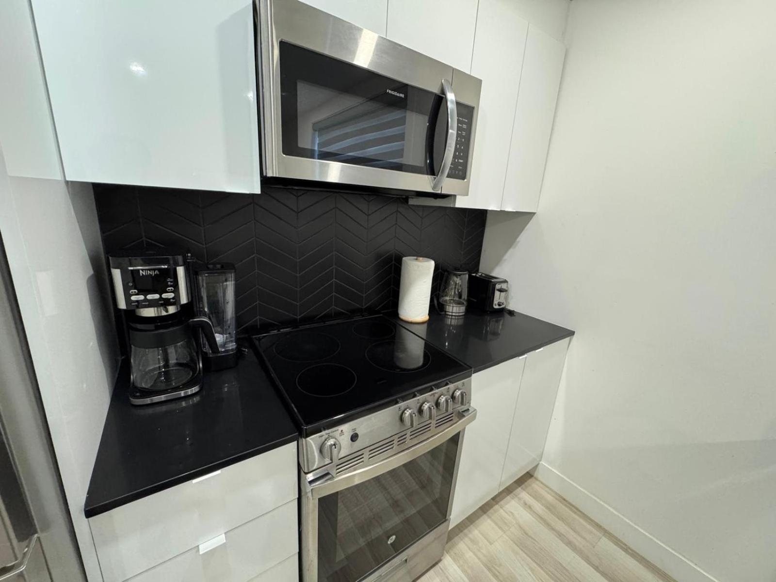 Ndg Dreams! New & Modern 3Br Easy City Life Montreal Exterior photo